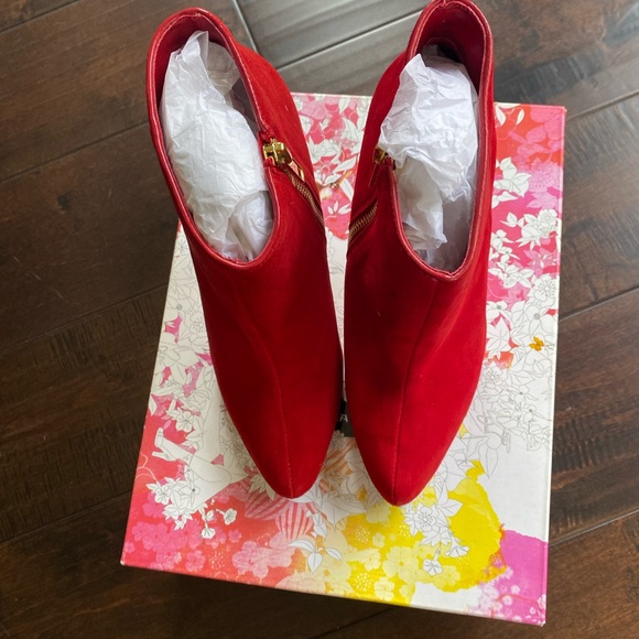 Red suede leather boots size 7 brand new in the box by Chinese Laundry - Picture 9 of 11